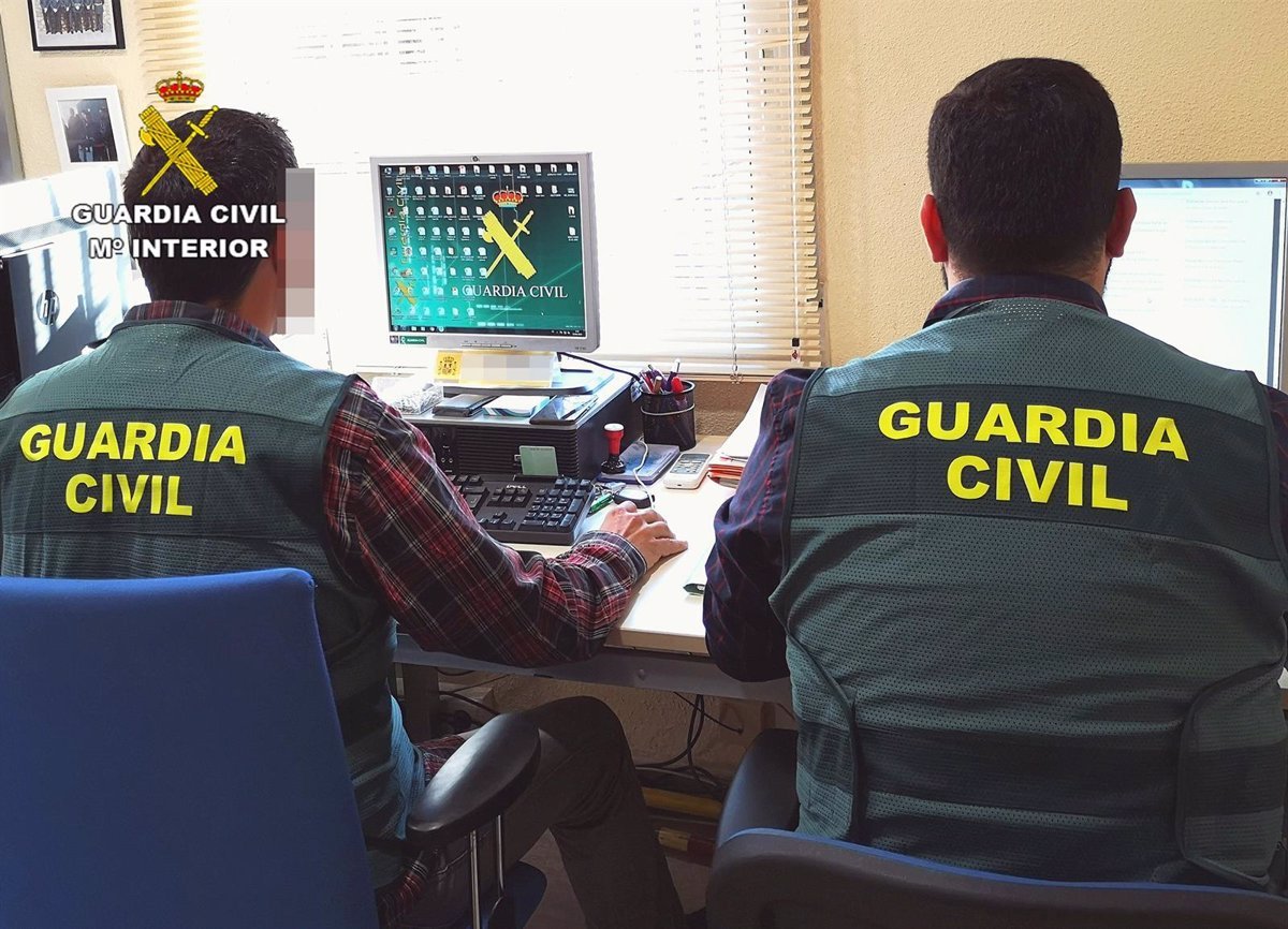 La Guardia Civil detiene al joven por agredir a vecinos en Mula.