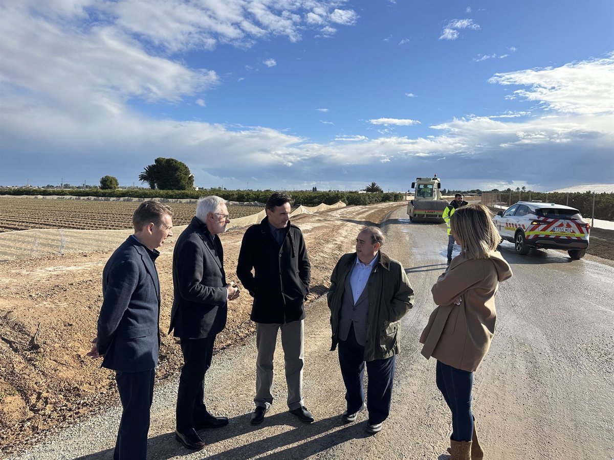 La comunidad mejora vía entre Pachequera de Balsica y Alcázares.