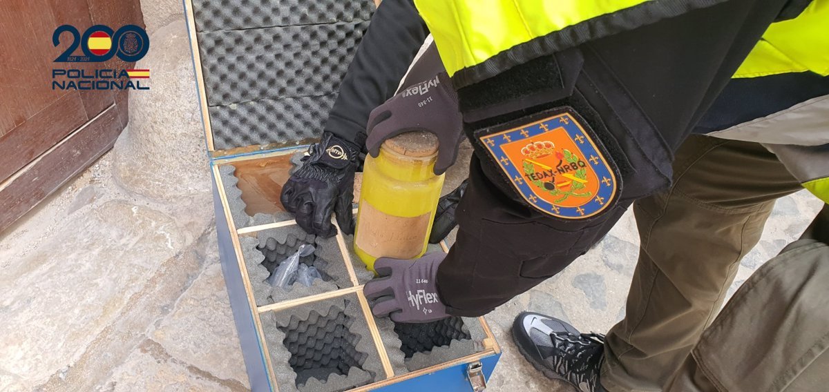 La policía incauta ácido pícrico en colegios de Palma.