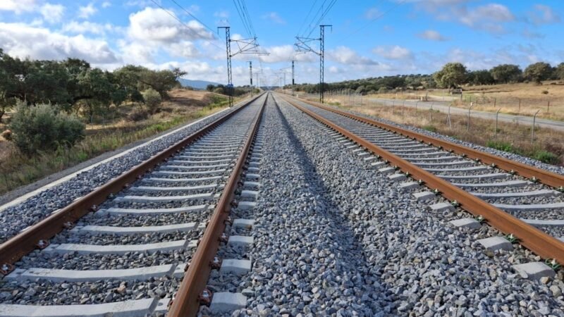 La primera fase de la variante de Mérida en funcionamiento, tramo Plasencia-Badajoz por Adif AV.