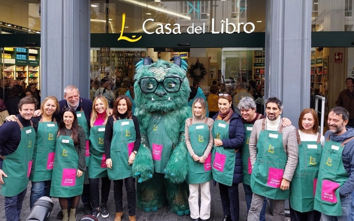 Libreros por un día: Carmen Mola, Megan Maxwell y Alice Kellen en los Premios Planeta 2024