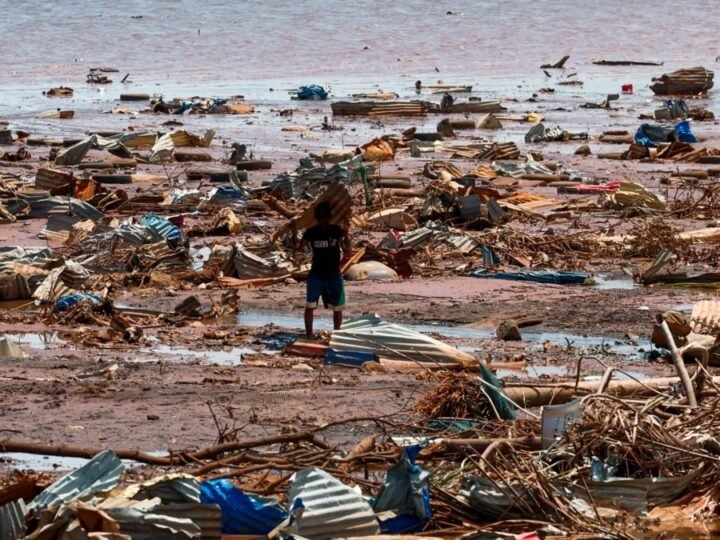 Macron critica la falta de atención a las víctimas de Mayotte.