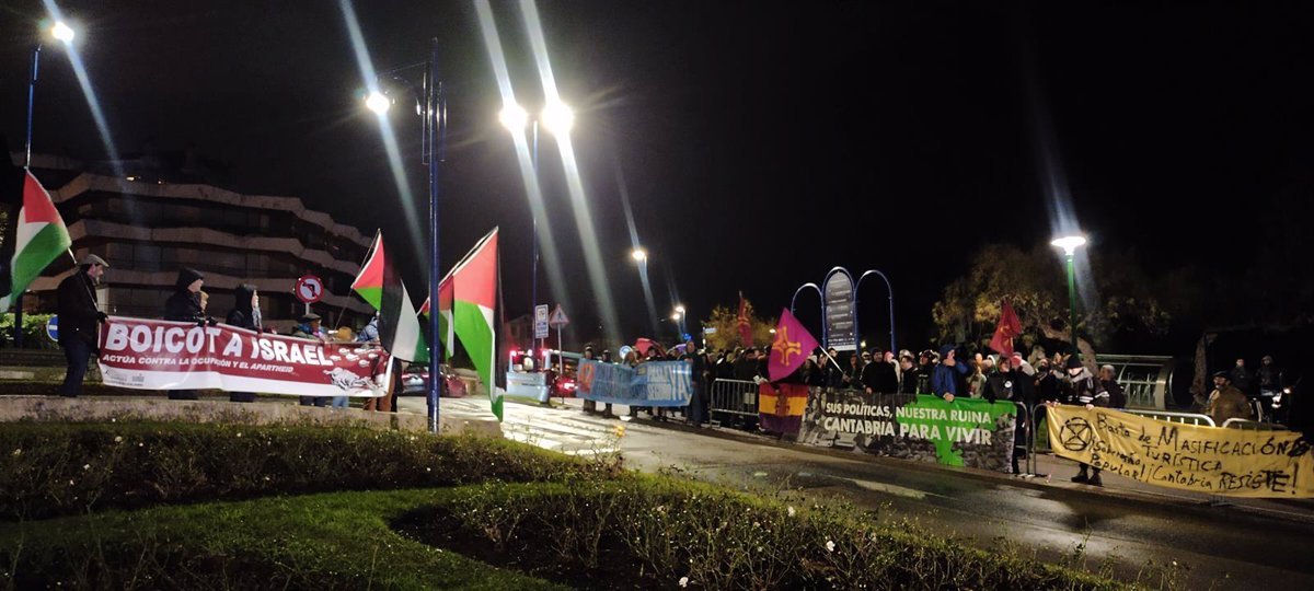 Manifestación en Santander contra políticas autonómicas y estatales