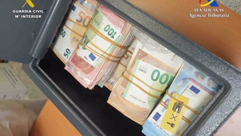 Más de 200.000 euros hallados en caja fuerte dentro de paquete en aeropuerto de Palma.