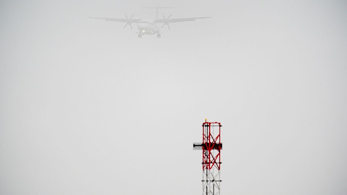 Niebla afecta aeropuertos europeos en fin de semana festivo