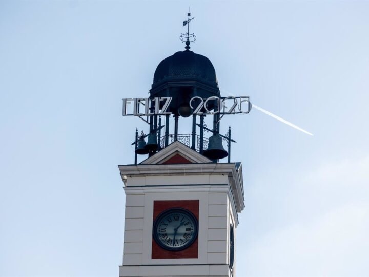 Nuevo cartel luminoso en el Royal Post Office Clock para el 2025