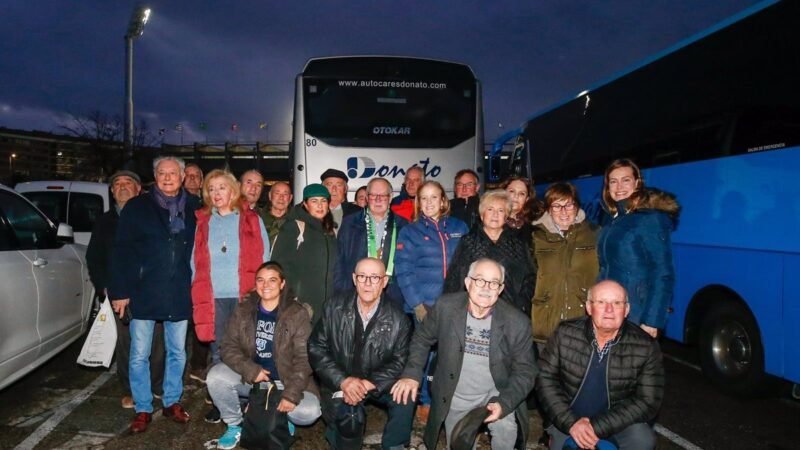 Personas mayores participan en Racing-Eldense contra la soledad