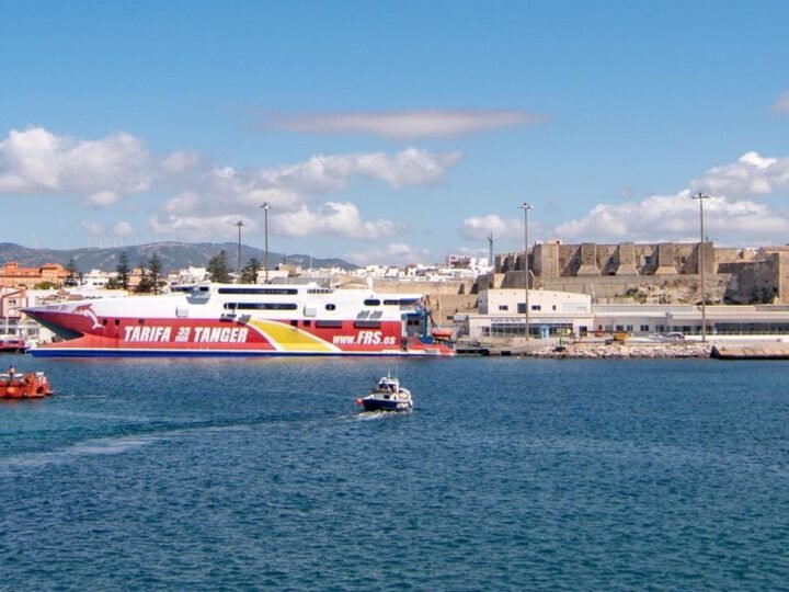 Reapertura del Puerto de Tarifa tras temporales de viento y oleaje