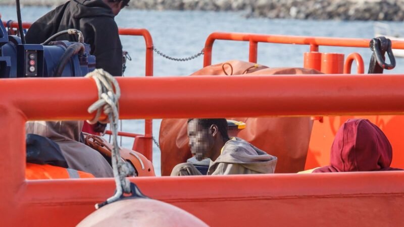 Rescatados 57 inmigrantes a 83 km de Lanzarote