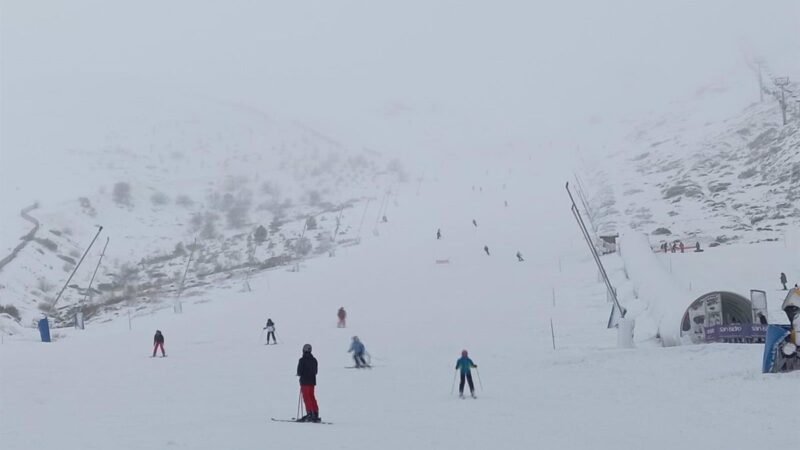 San Isidro (León) se prepara para el primer fin de semana navideño con ocho kilómetros de esquí