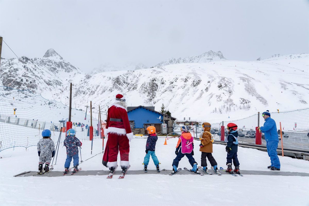 Sorpresa de Papá Noel esquiando en Aramón.