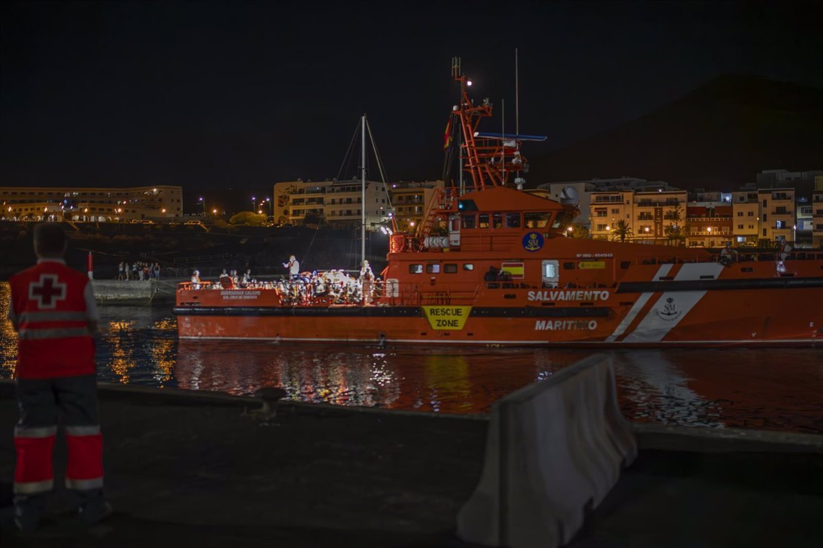 Tragedia en Canarias: un migrante muerto y cuatro graves entre 273 llegados en cayucos