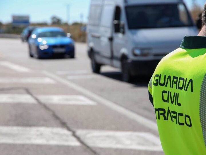 Trágico accidente en Jabalquinto: hombre de 37 años fallece al chocar camión y coche.