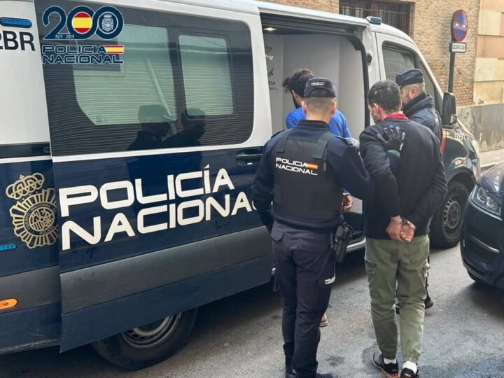 Tres hombres detenidos por robo en sala de juegos en Murcia