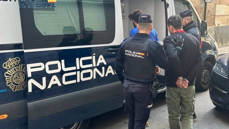 Tres hombres detenidos por robo en sala de juegos en Murcia