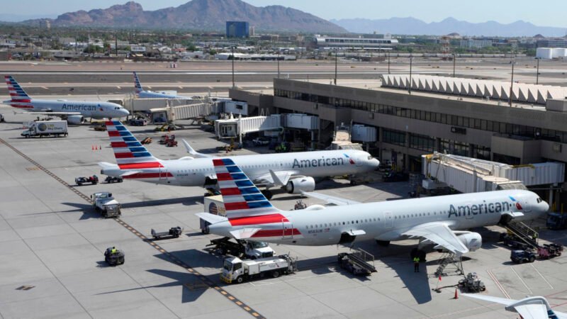 Vuelos de American Airlines suspendidos y luego reanudados