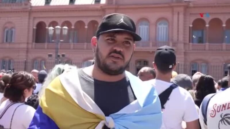 Apoyo de venezolanos en Argentina a líder opositor Edmundo González