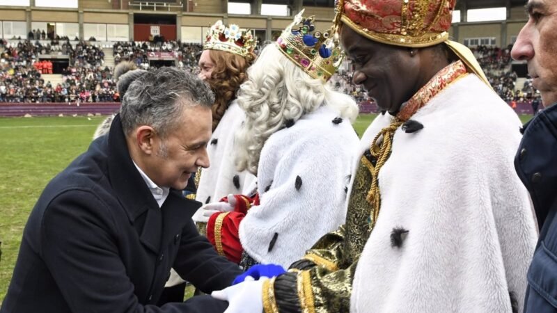 Escobar pide paz y juguetes de Valencia a los Reyes Magos.