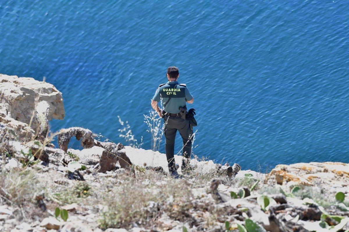 La Guardia Civil rescata un cuerpo en aguas de Ceuta