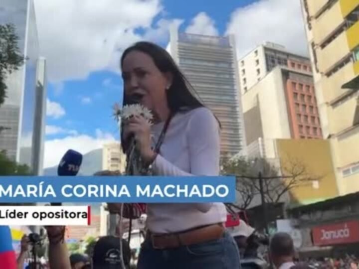 María Corina Machado se une a las protestas en Caracas