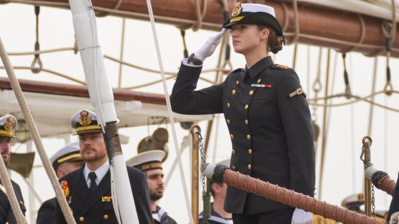 Despedida emotiva de los Reyes a la Princesa Leonor en Cádiz