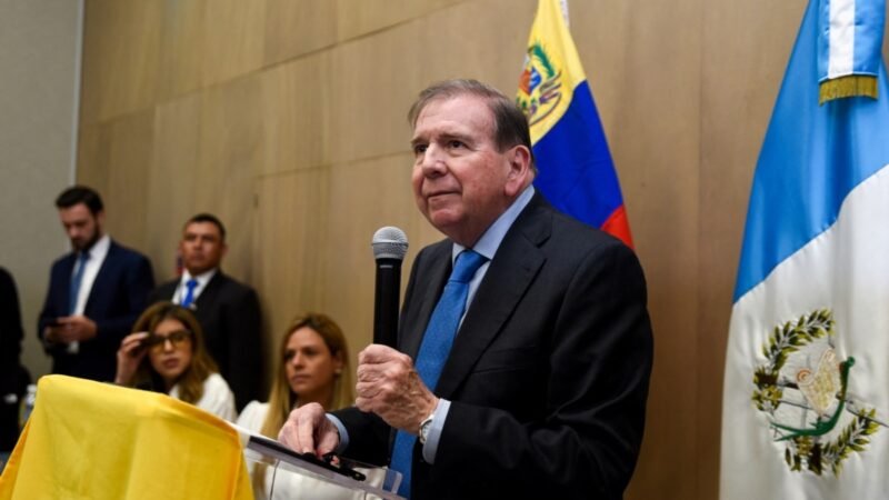 Edmundo González asume presidencia de Venezuela