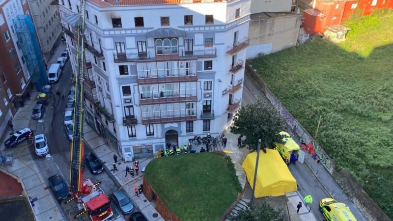 Estado de salud del herido en incendio de Santander: sedado y en cuidados intensivos, «estable» pero «grave»