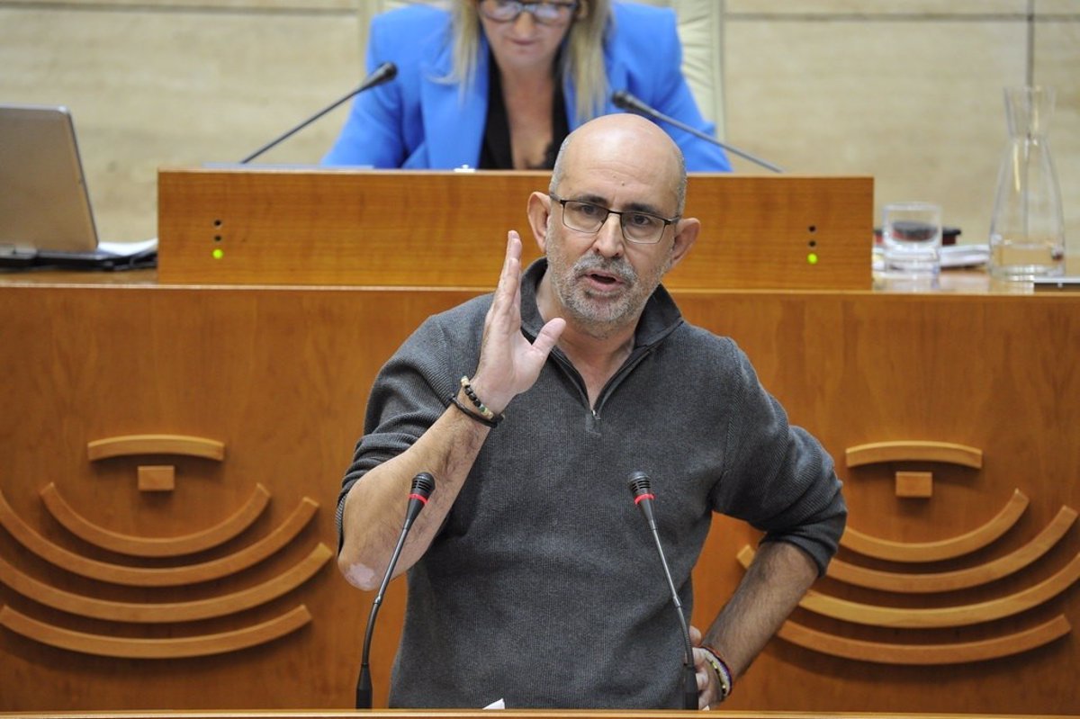 Unidas votará en contra del PGEx 2025 y pedirá explicaciones al PSOE por «operación de reanimación» al PP.