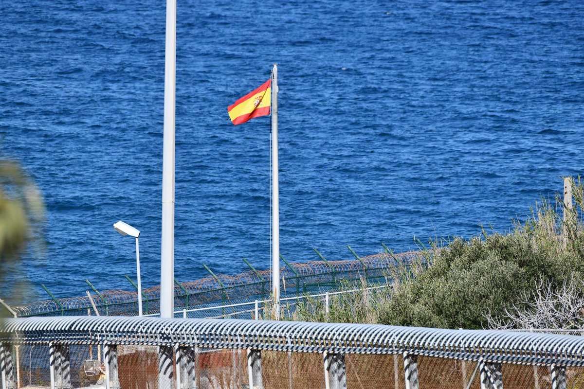 La Guardia Civil rescata tercer cadáver en aguas de Ceuta.