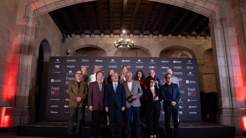 Apoyo institucional del Consejo Local de Barcelona para Gala Solidaridad Roja.