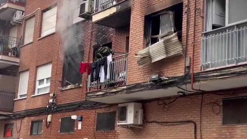 23 personas atendidas por inhalación leve de humo en incendio en Carabanchel.