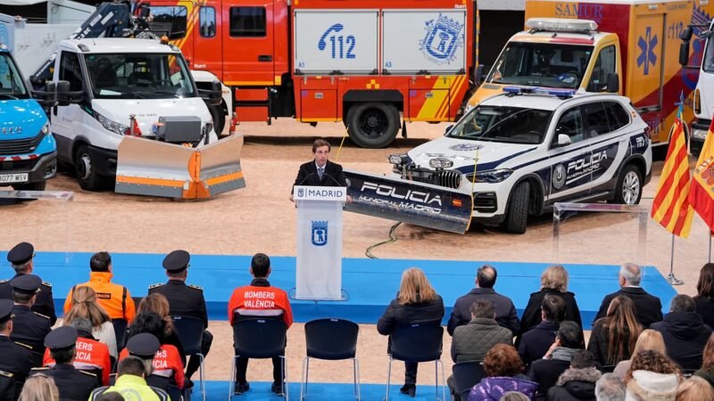 Almeida agradece servicios municipales en Valencia tras la DANA.