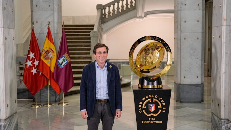 Almeida recibe el Trofeo del Mundial de Clubes en su gira por las ciudades participantes – Momento de gloria.