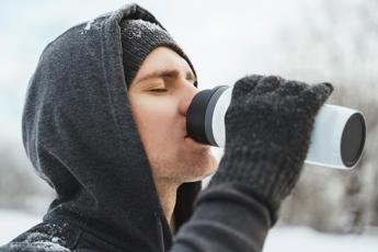 Beber granizados y botellas de agua es perjudicial para la salud.