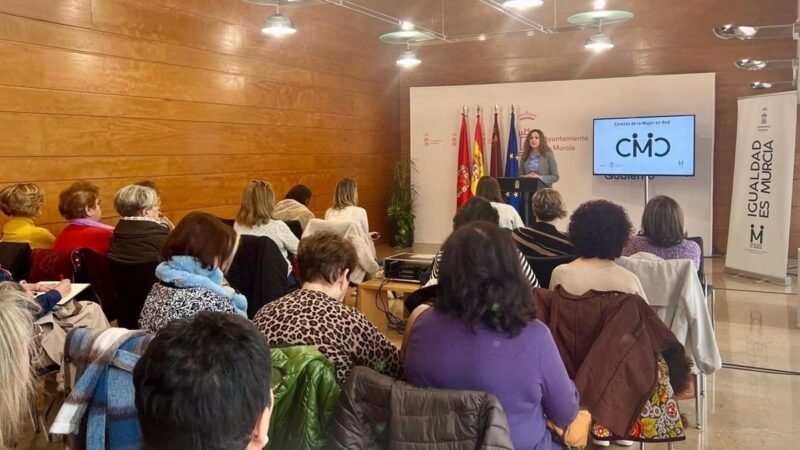 «CM en Red» promoverá centros de mujeres en Murcia, España.