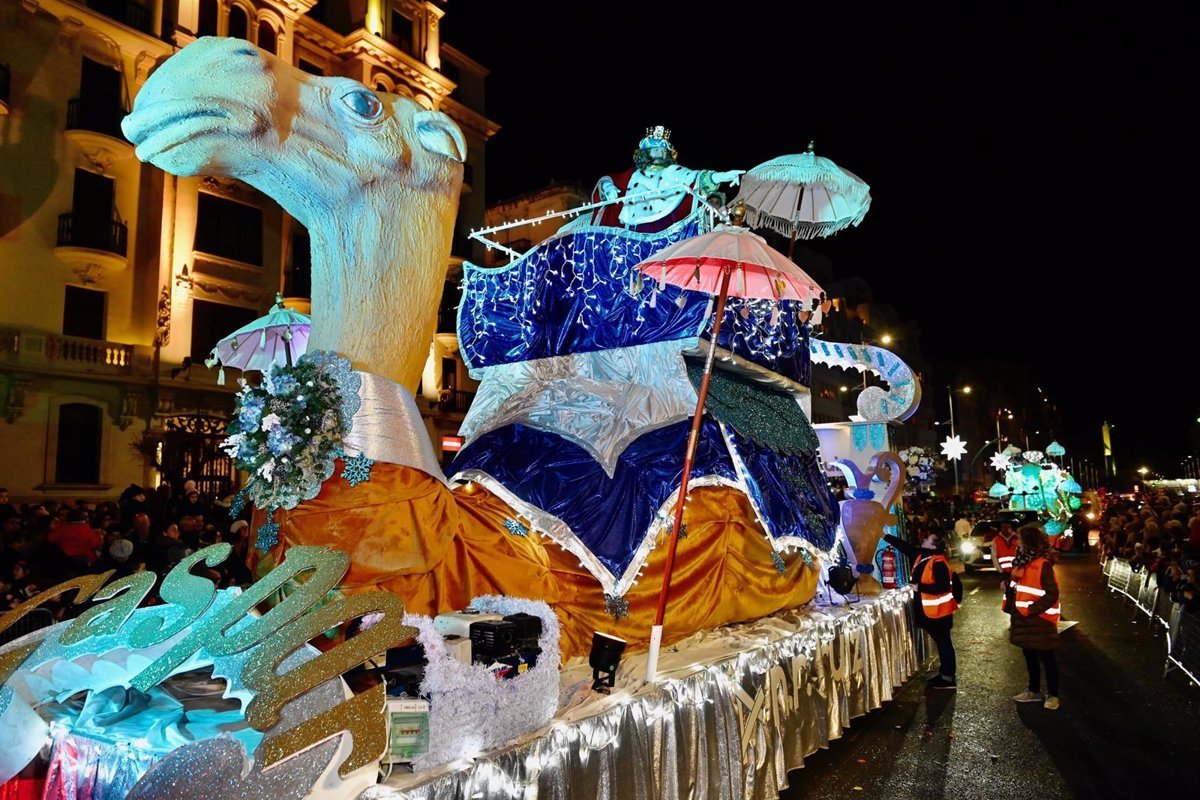 Cabalgata de Reyes en Santander: casi mil personas y 11 carrozas desfilan este domingo