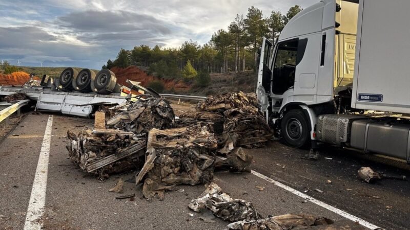 Colisión entre camiones en la A-23 cerca de Teruel deja un menor herido