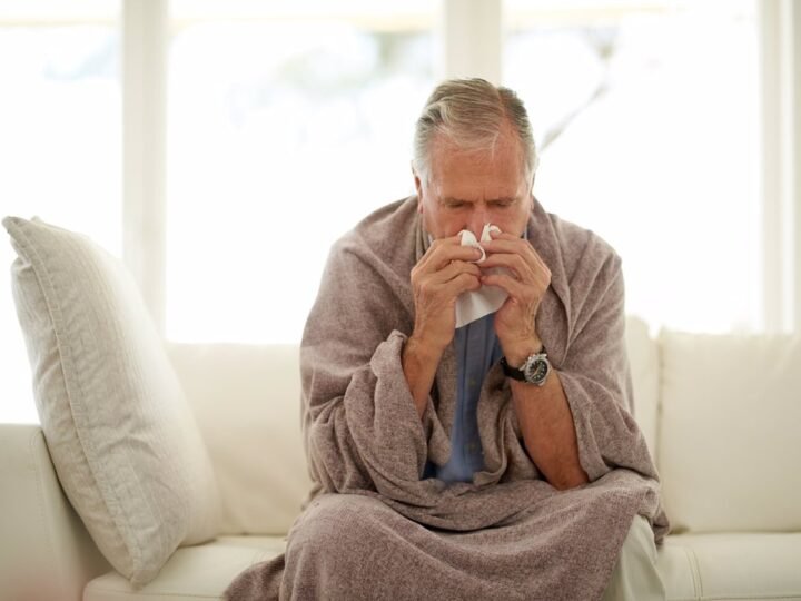 Descubren molécula que combate la gripe aviar y humana