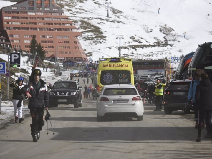 Dos jóvenes de 18 años graves en accidente del telesilla de Astún