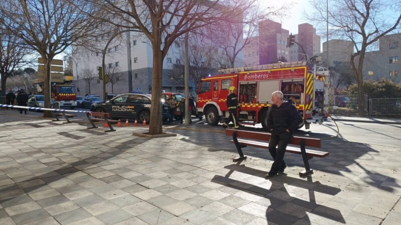 Dueño de churrería en Cuenca trasladado al hospital tras incendio.