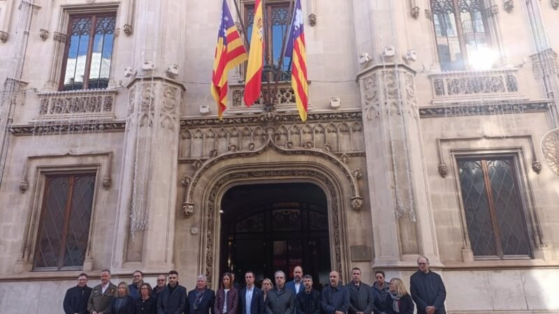 El Consell rinde homenaje a Francesc Antich con un minuto de silencio