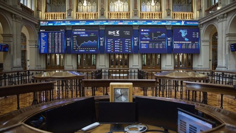 El Ibex 35 sube un 0,5% semanalmente sin llegar a los 12.000 puntos