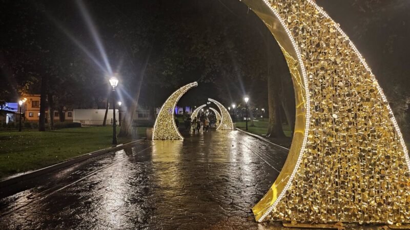 El PSOE critica al Ayuntamiento de Oviedo por permitir consumo de alcohol en calles navideñas.