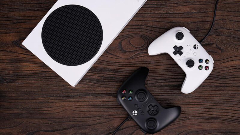 El controlador Xbox con cable de 8Bitdo a solo $30 y más ofertas tecnológicas.