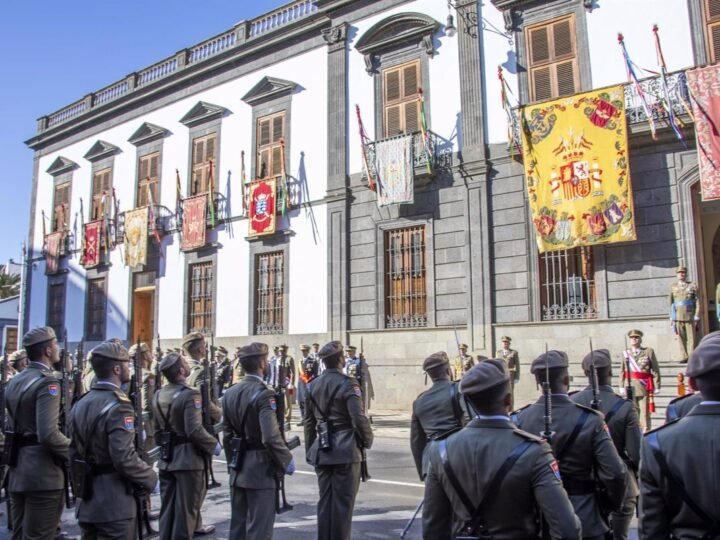 El jefe de la Comandancia de Canarias justifica labor militar en Valencia y migración