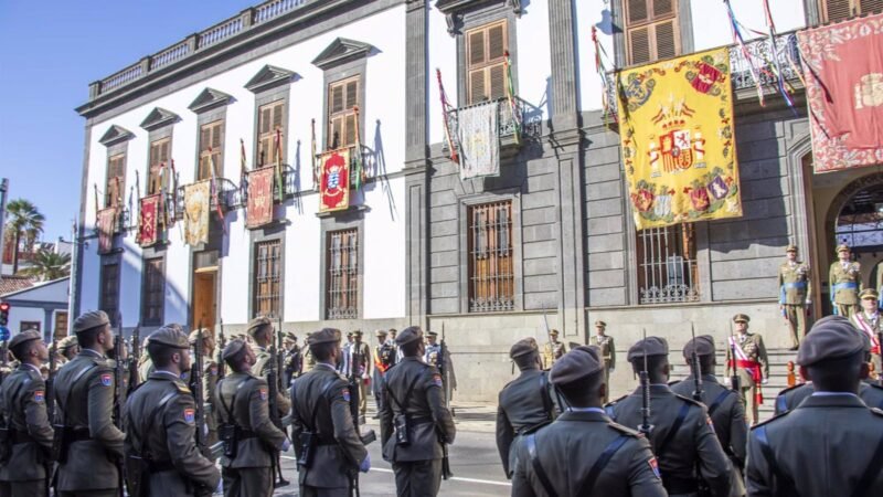 El jefe de la Comandancia de Canarias justifica labor militar en Valencia y migración