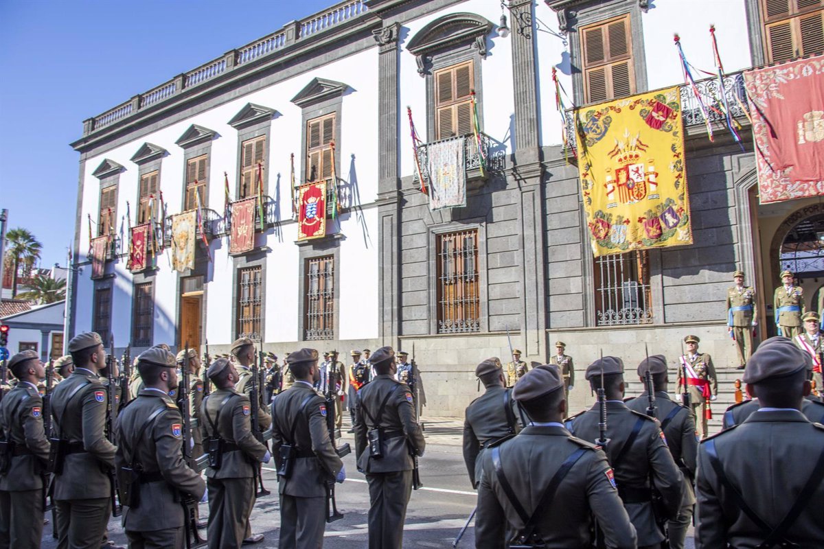 El jefe de la Comandancia de Canarias justifica labor militar en Valencia y migración