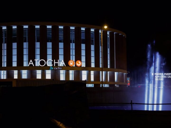 El nuevo lobby de Atocha con monumento a víctimas del 11M.