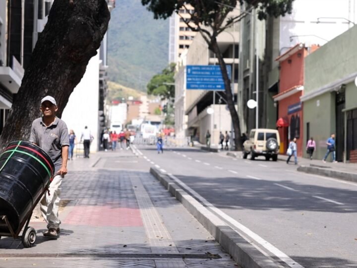 Esperanza de cambio político en Venezuela a pesar de toma de posesión de Maduro.