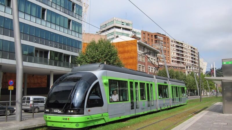 Euskotren mantiene reducciones tras caída Decreto-Ley